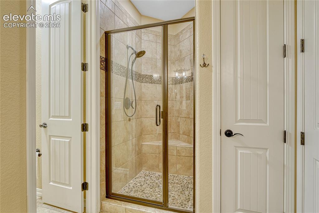 Image 36 of 48: Bathroom