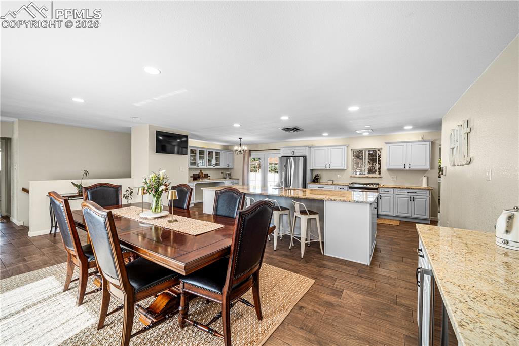 Image 11 of 45: Dining Area