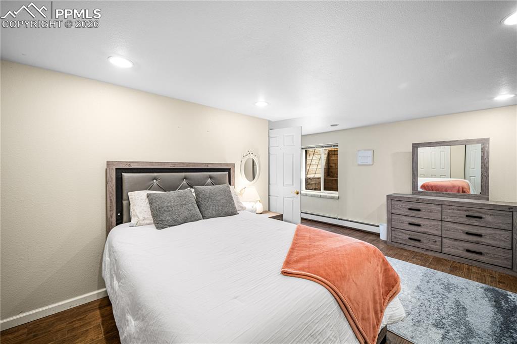 Image 18 of 45: Bedroom