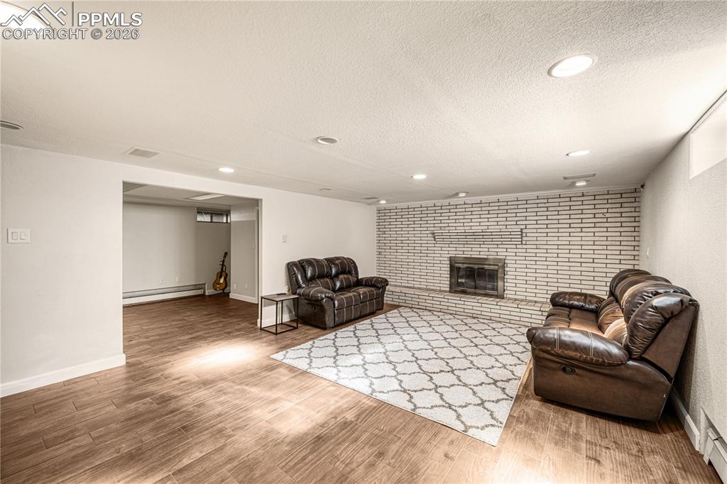 Image 26 of 45: Living Room