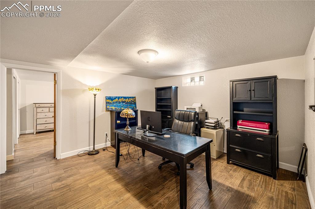 Image 29 of 45: Office