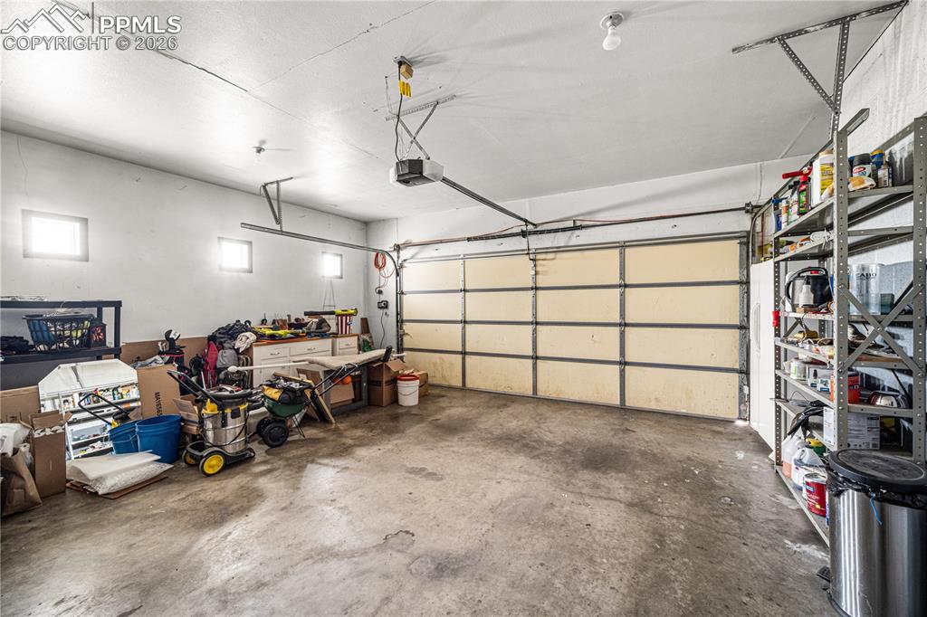 Image 33 of 45: Garage