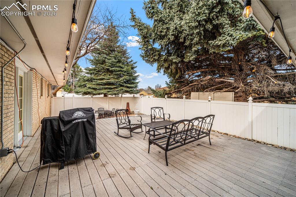 Image 37 of 45: Deck