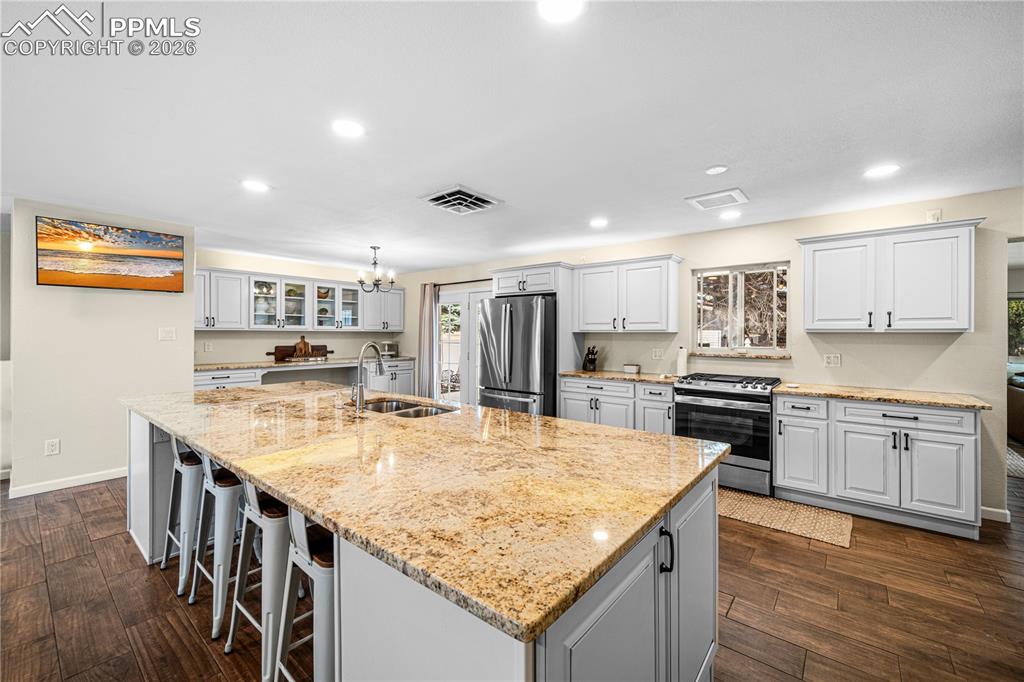 Image 8 of 45: Kitchen