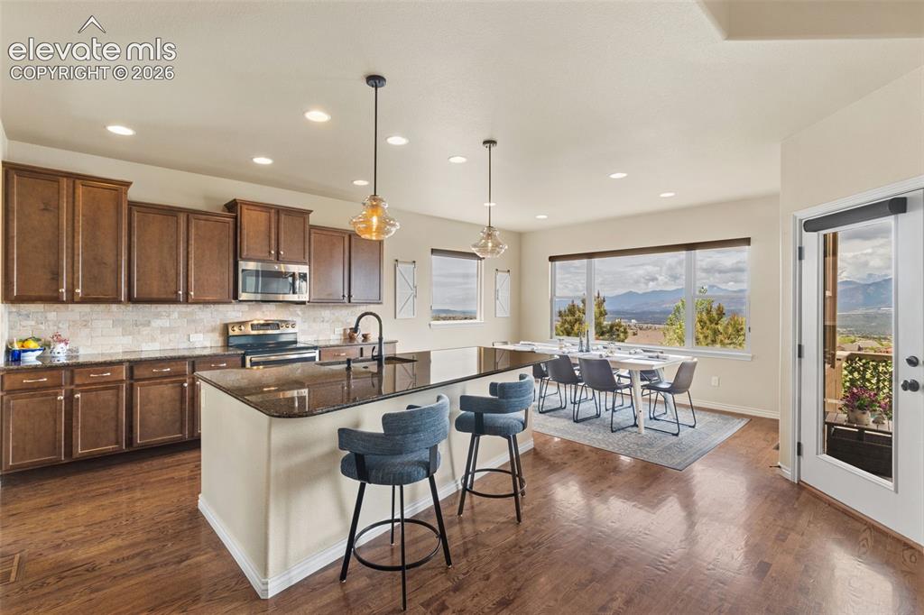 Image 11 of 45: Kitchen