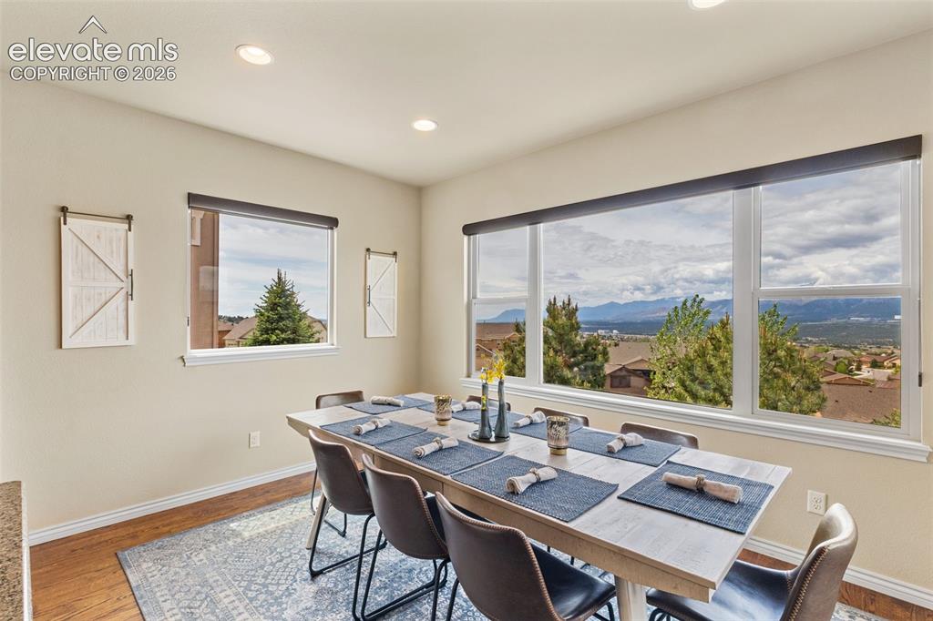 Image 12 of 45: Dining Area