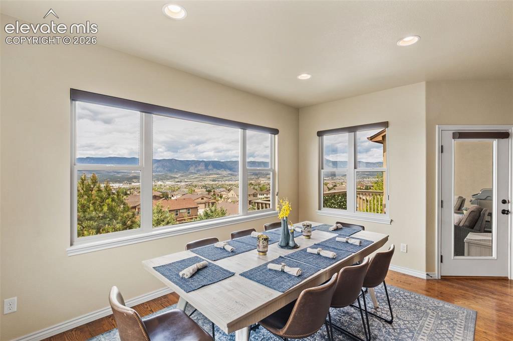 Image 13 of 45: Dining Area