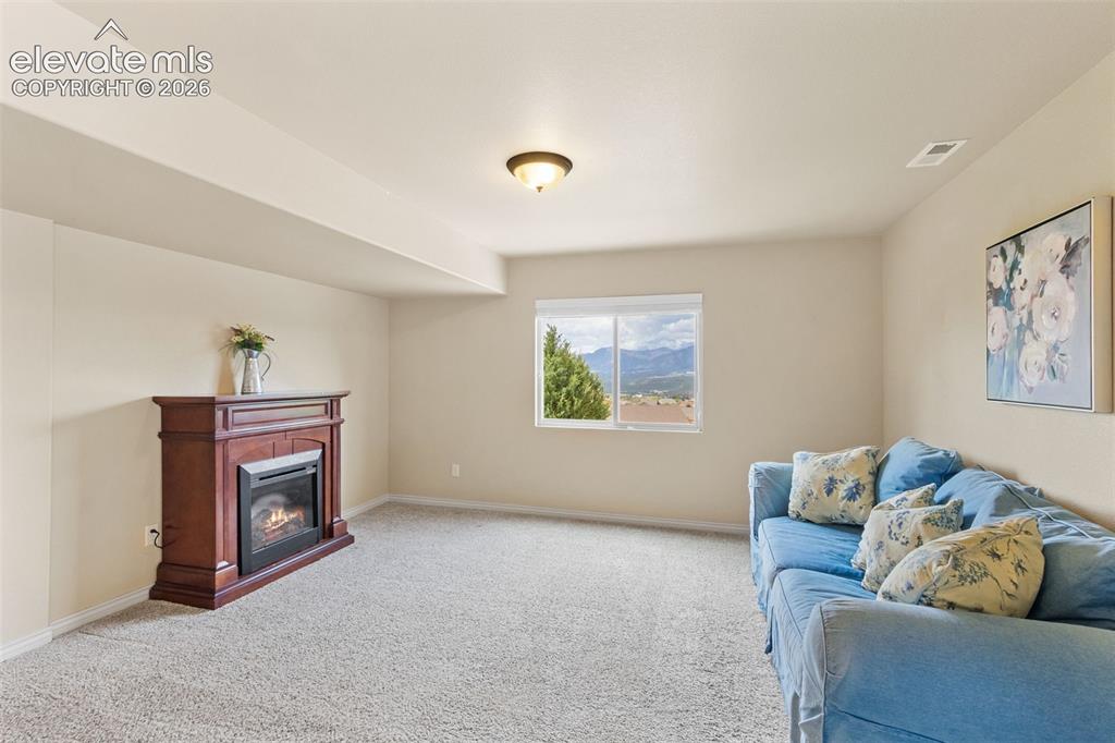 Image 31 of 45: Family Room