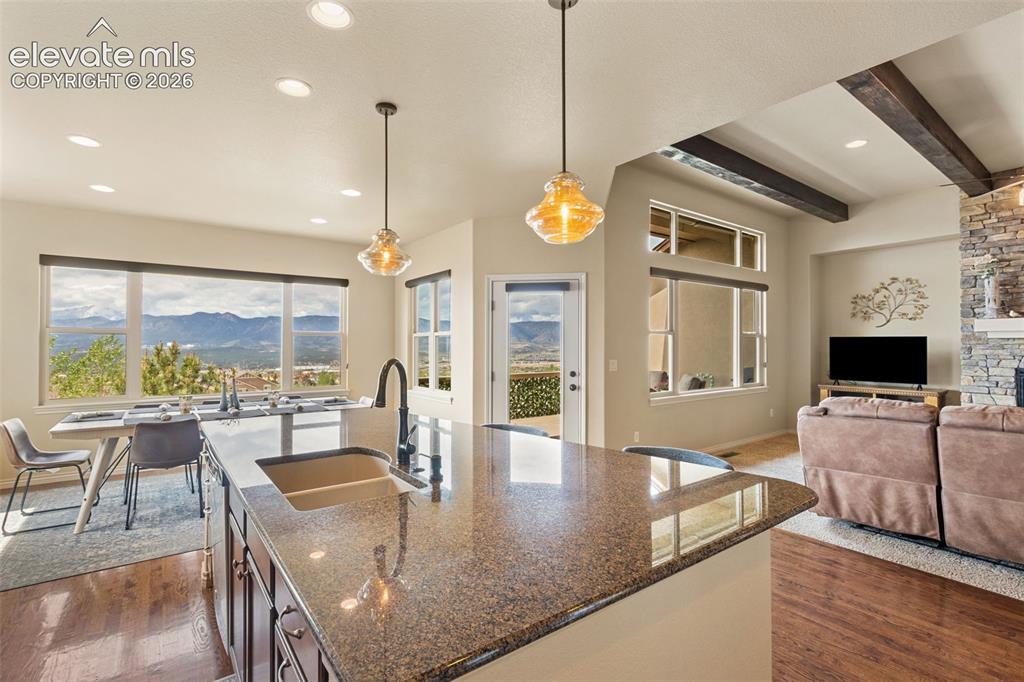 Image 9 of 45: Kitchen