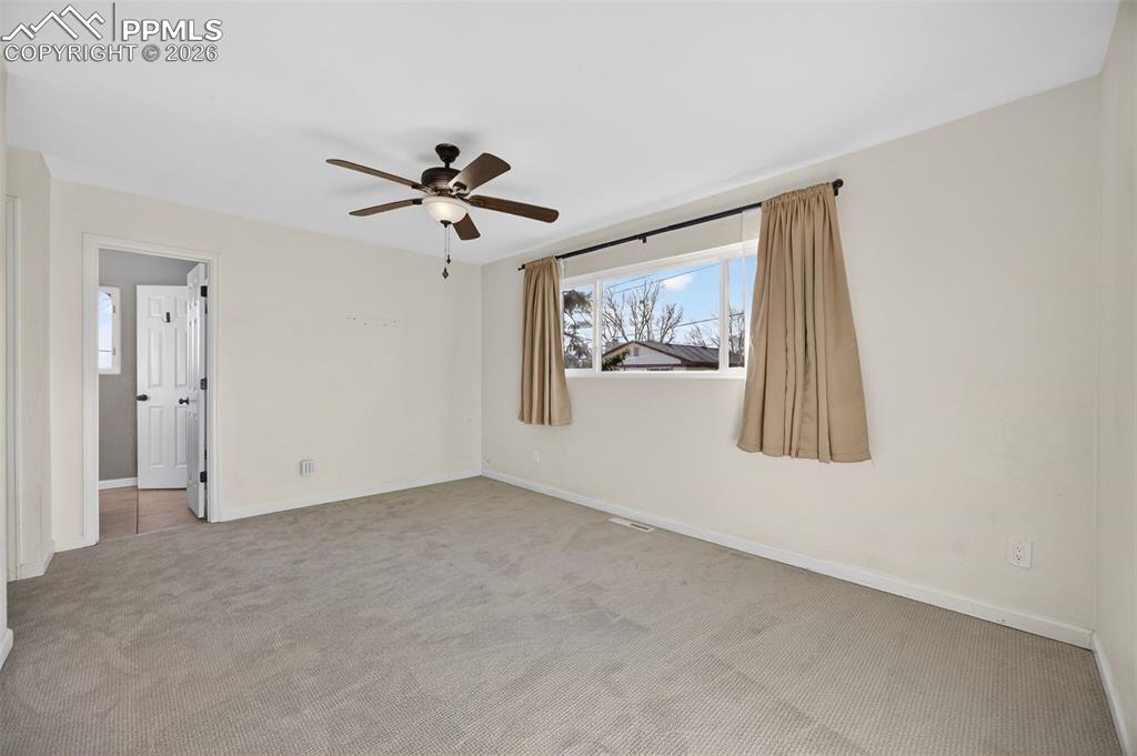 Image 20 of 50: Upstairs