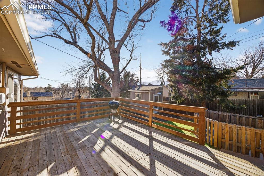 Image 36 of 50: Deck