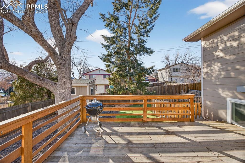 Image 37 of 50: Deck