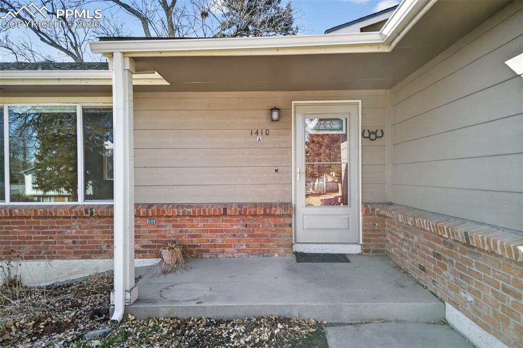 Image 5 of 50: Entry