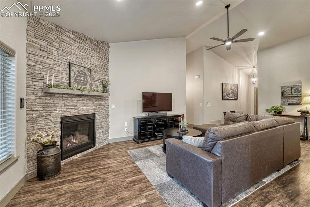 Image 10 of 32: The remote controlled gas fireplace makes for a dramatic focal point 