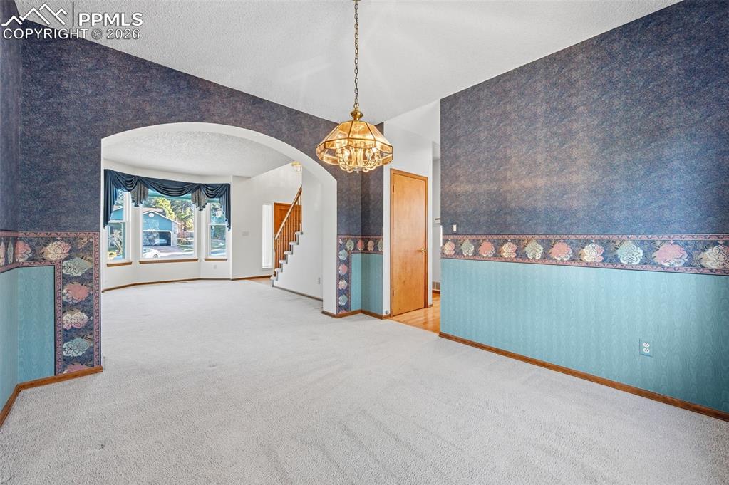 Image 13 of 50: Dining Area