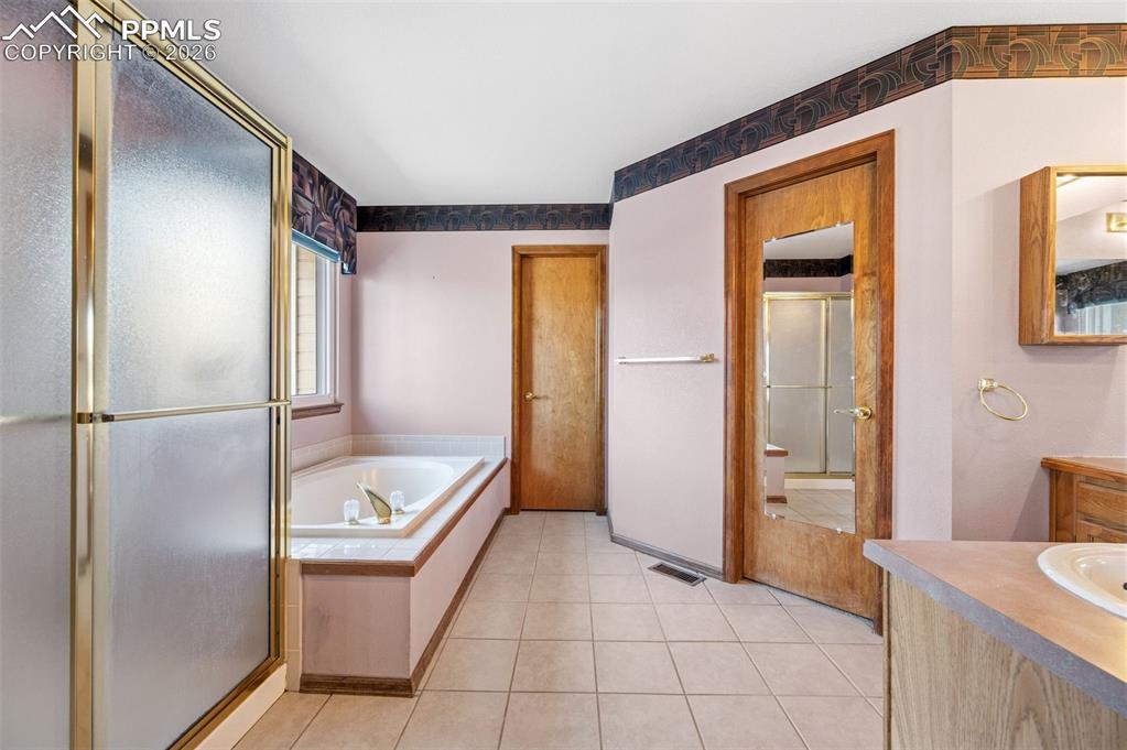 Image 25 of 50: Master Bathroom