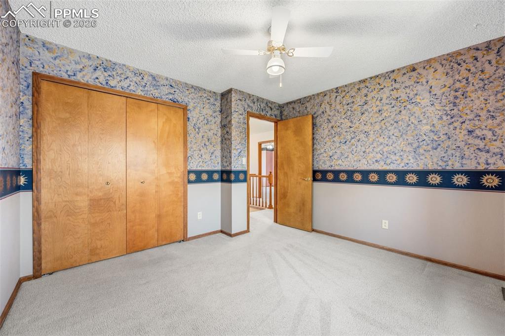 Image 33 of 50: Bedroom