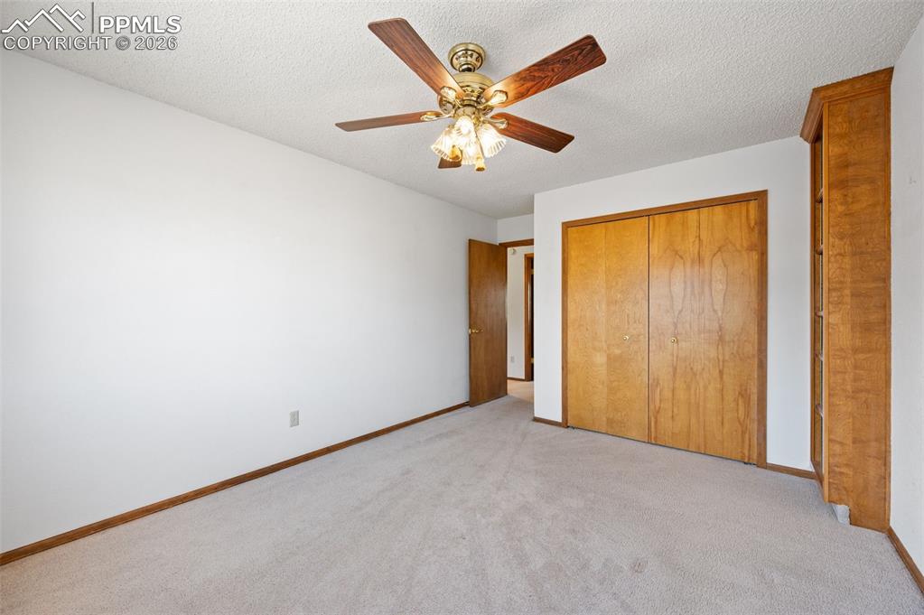 Image 35 of 50: Bedroom