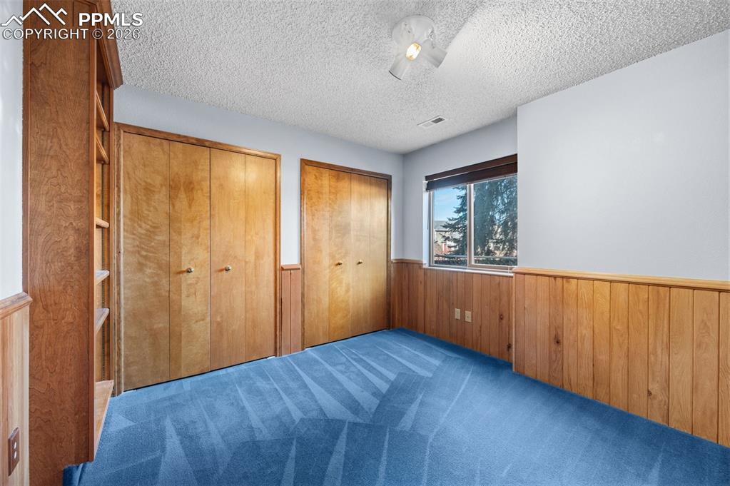 Image 39 of 50: Bedroom