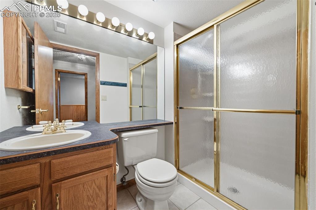 Image 41 of 50: Bathroom