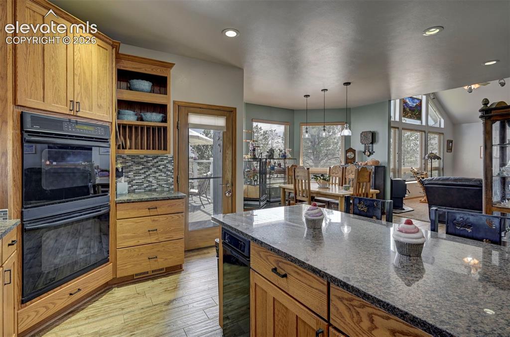 Image 9 of 50: Kitchen