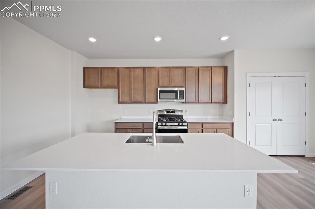 Image 10 of 34: Kitchen