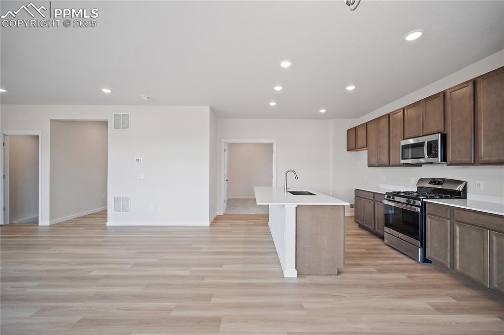 Image 16 of 34: Kitchen