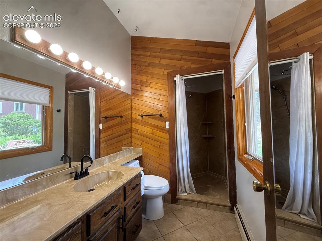 Image 18 of 33: Attached Master Bath