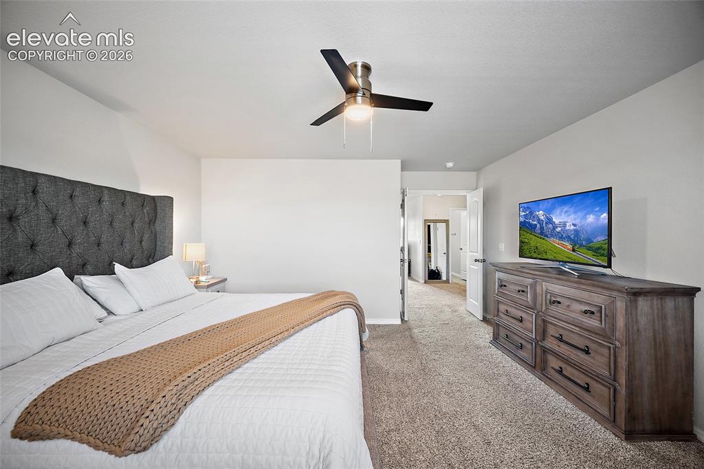 Image 15 of 28: Bedroom