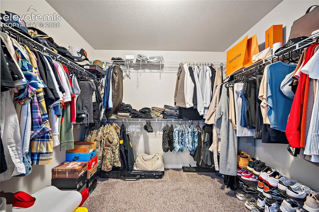 Image 17 of 28: Closet