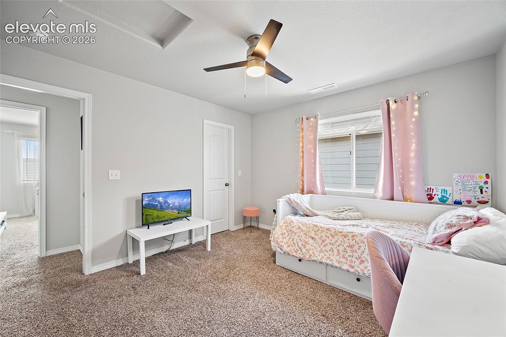 Image 21 of 28: Bedroom