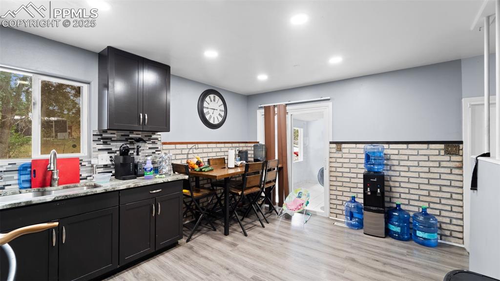 Image 12 of 21: Kitchen