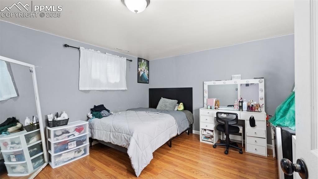 Image 13 of 21: Bedroom