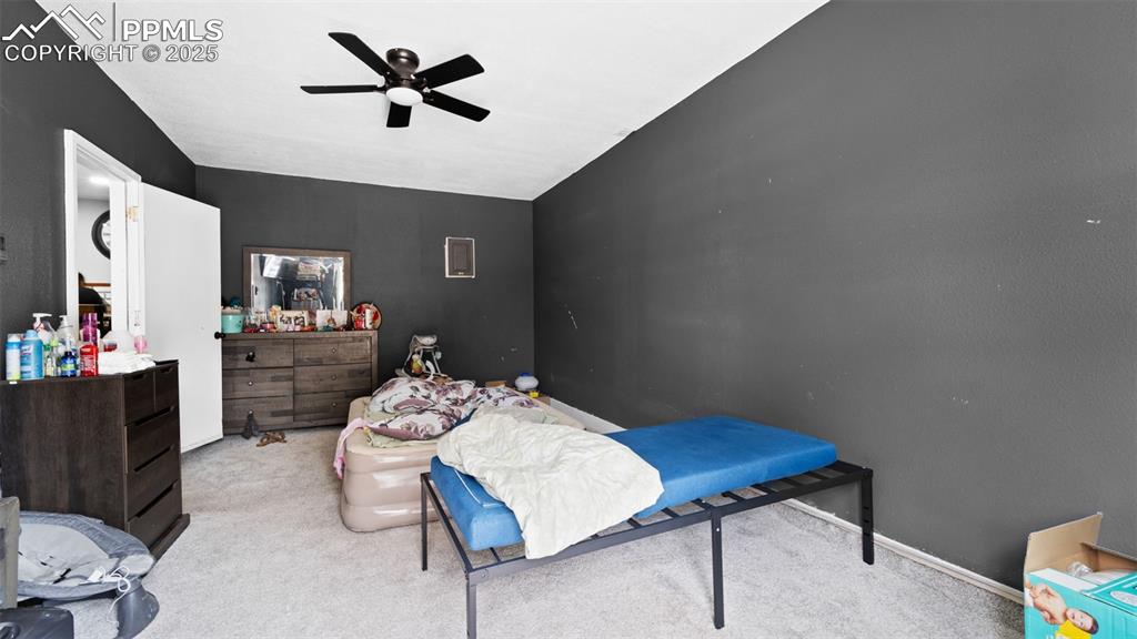 Image 14 of 21: Bedroom