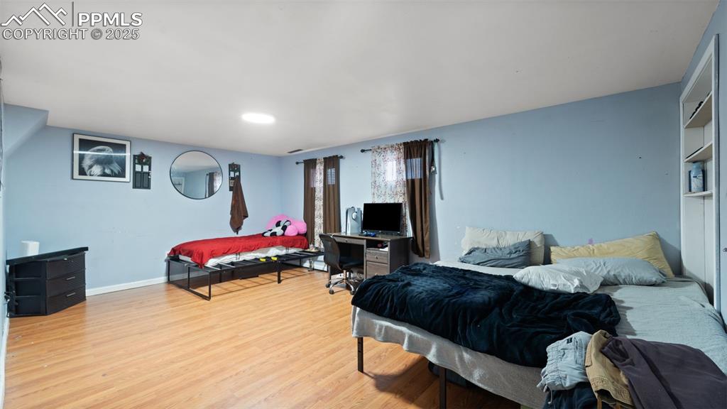 Image 16 of 21: Family Room