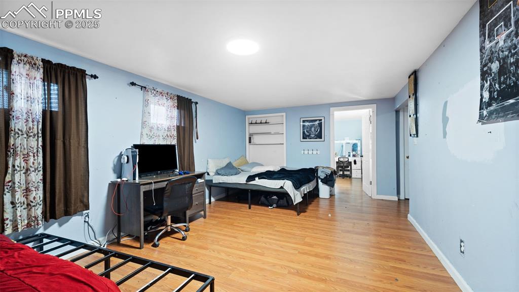 Image 18 of 21: Family Room