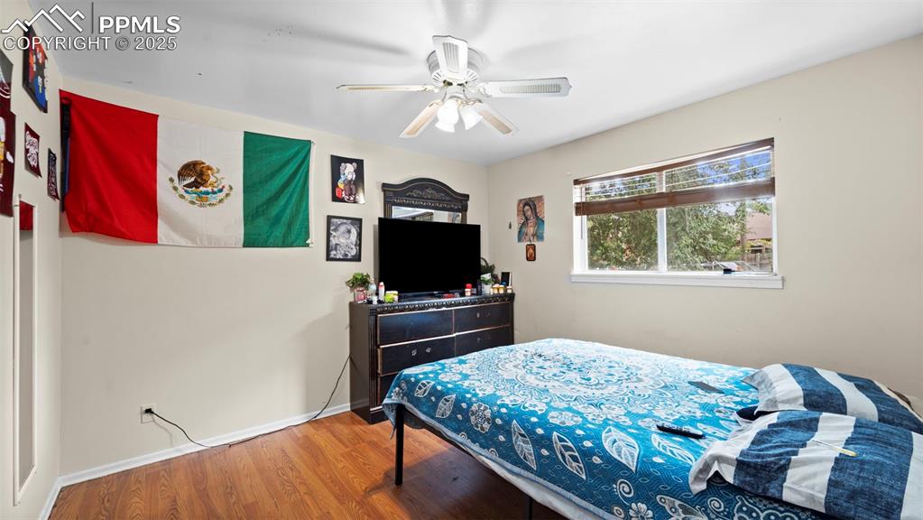 Image 8 of 21: Bedroom