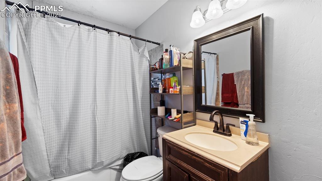 Image 9 of 21: Bathroom