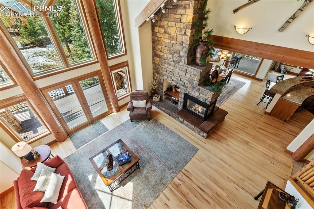 Image 10 of 50: Living Room