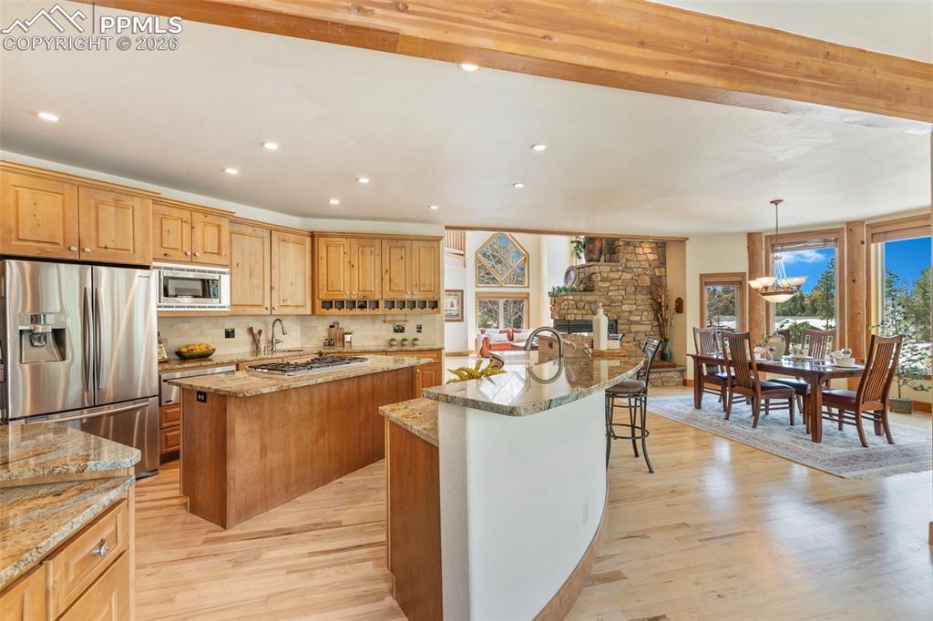 Image 19 of 50: Kitchen