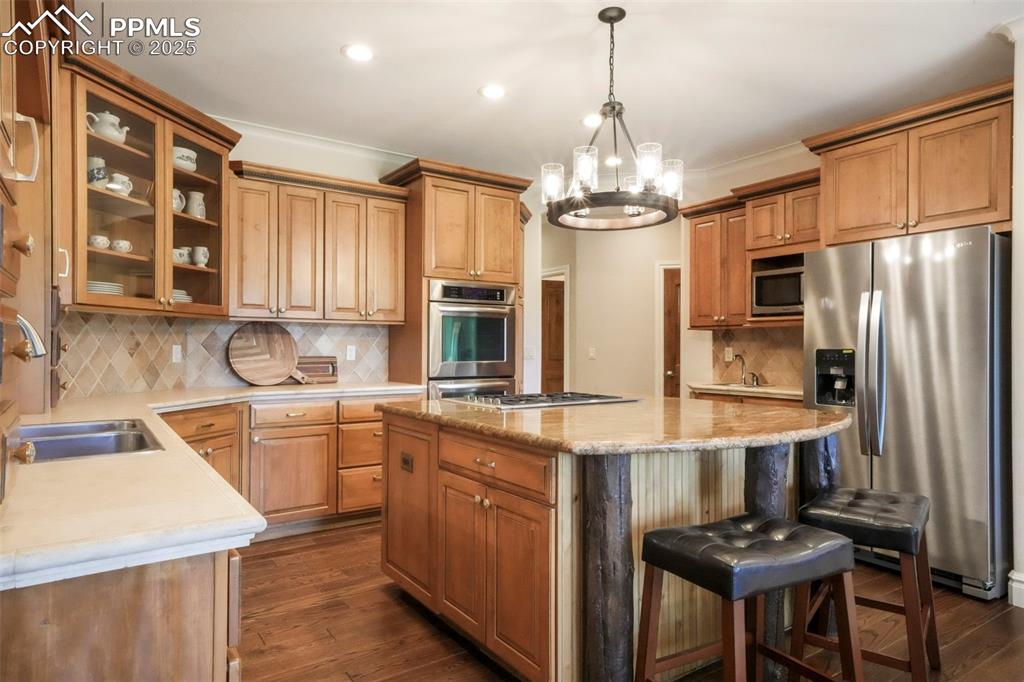 Image 12 of 50: Kitchen