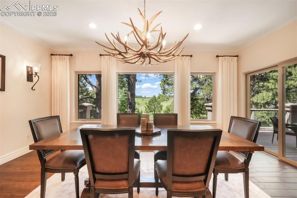 Image 15 of 50: Dining Area