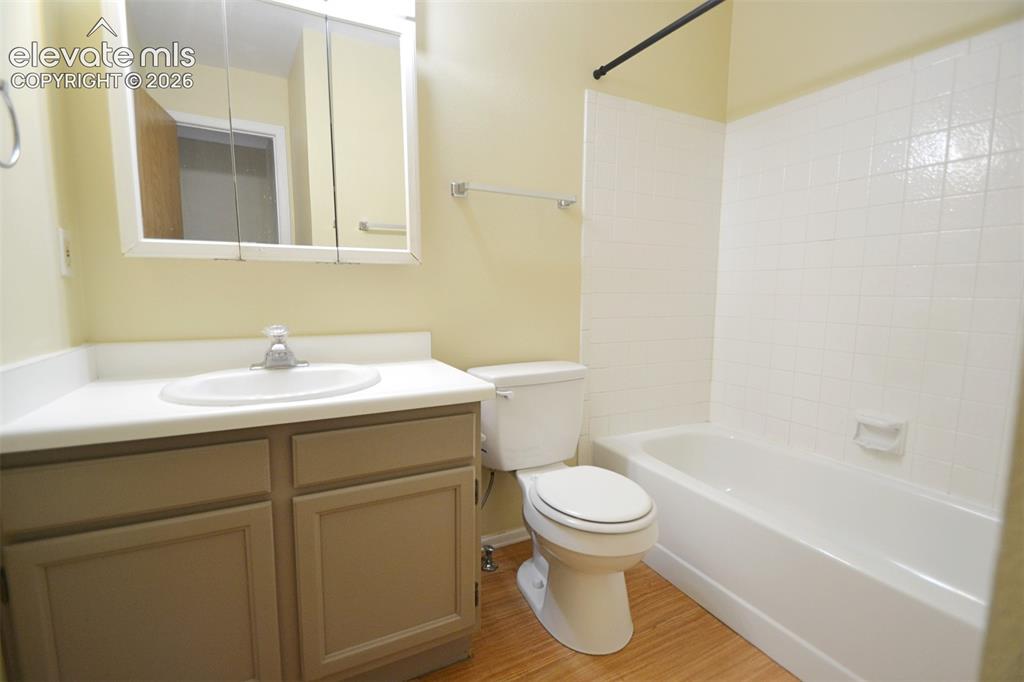 Image 20 of 35: Bathroom