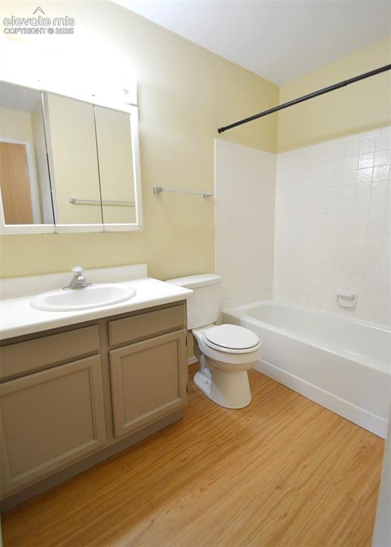 Image 26 of 35: Bathroom