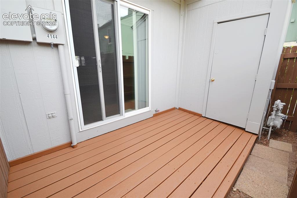 Image 29 of 35: Deck