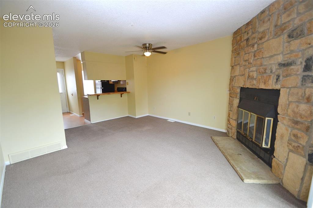 Image 5 of 35: Living Room