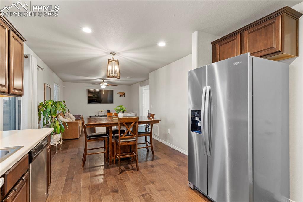 Image 11 of 25: Kitchen