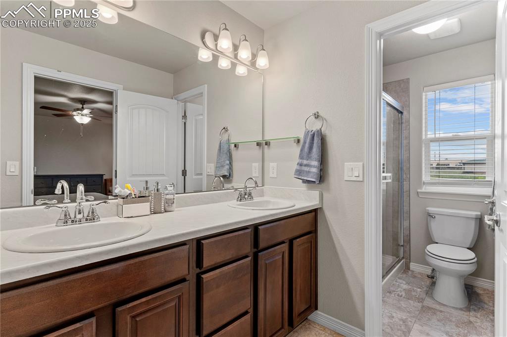 Image 17 of 25: Bathroom