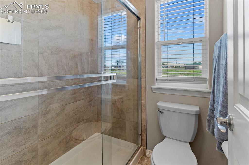 Image 18 of 25: Bathroom