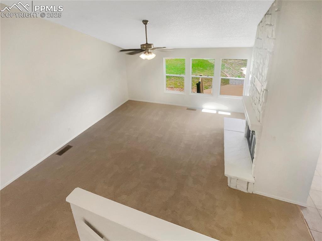 Image 17 of 22: Living Room